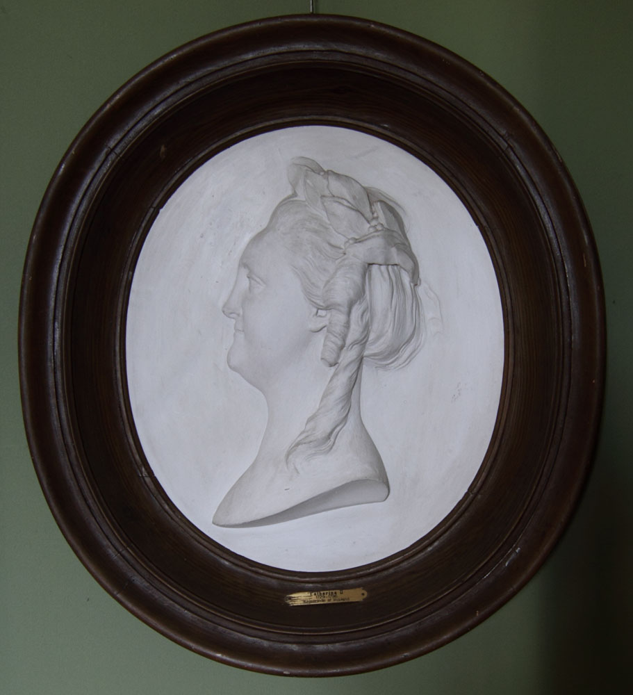 Gipsrelief af Katharina den Store (1729-96).